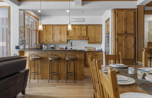 Big White Ski Resort House | Real Ski-In-Out within 5 minutes from the village and great views