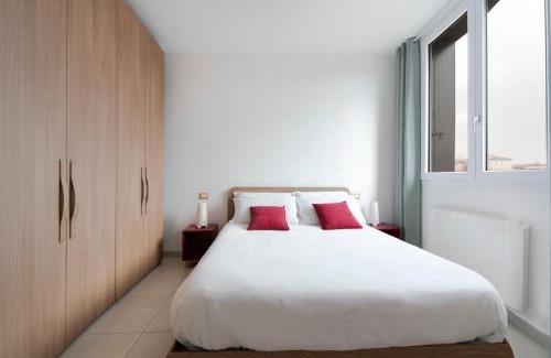 Bolognina Apartment | Realkasa Pool & Parking Flat