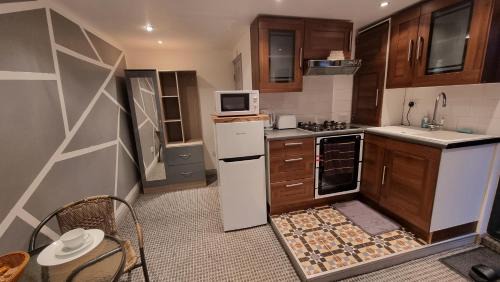 Mayfield Apartment | Rear of Levett Gardens