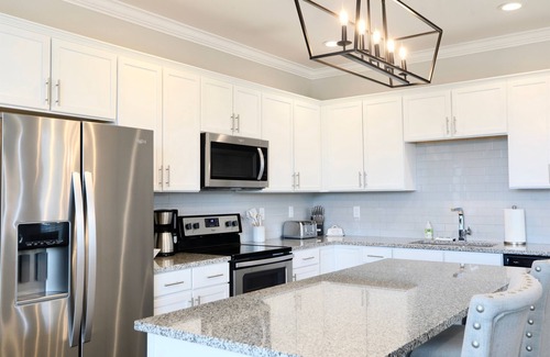 Oxford House | Rebel Roux - Elegant Southern Getaway + Loft