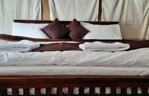 Hundar Other | Rebo Camp- Hunder