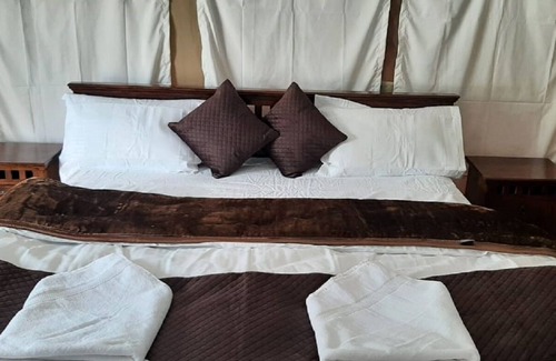Hundar Other | Rebo Camp- Hunder