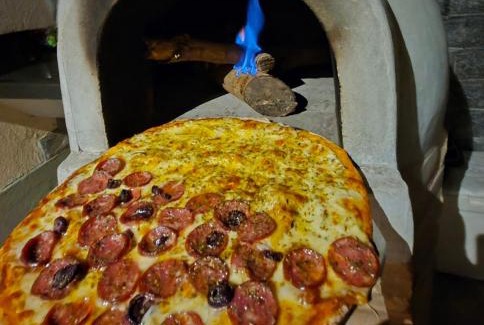 Itaipava House | Recanto de Itaipava - casa com forno de pizza a lenha, churrasqueira, pet friendly, equipada para até 6 pessoas, em meio à Natureza e próxima ao centro do bairro