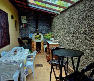 Itaipava House | Recanto de Itaipava - casa com forno de pizza a lenha, churrasqueira, pet friendly, equipada para até 6 pessoas, em meio à Natureza e próxima ao centro do bairro