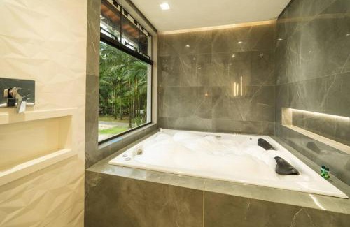 Joinville House | Recanto Vultuoso Paraíso na Estrada Bonita com piscina aquecida Hidro Quadra de areia e Area de lazer completa