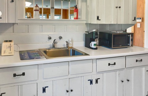 Bass River Cottage | Recently Refreshed Cottage Pet Friendly AC Units Wifi