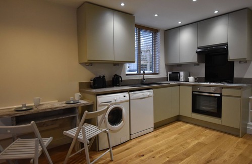 Stoney Middleton House | Recently renovated 2 bedroom annexe with open plan living room and kitchen.