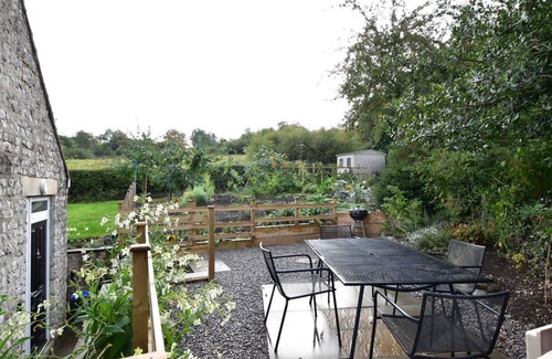 Stoney Middleton House | Recently renovated 2 bedroom annexe with open plan living room and kitchen.