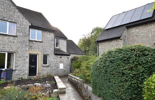 Stoney Middleton House | Recently renovated 2 bedroom annexe with open plan living room and kitchen.