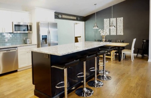 Collegedale House | Recently revitalized--Huge kitchen/open floorplan!