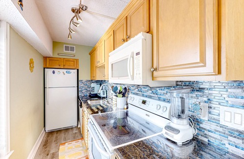North Ocean City Condo | Recently updated condo with pool, private balcony, & washer/dryer