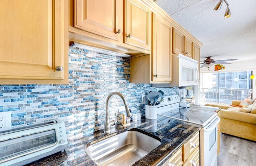 North Ocean City Condo | Recently updated condo with pool, private balcony, & washer/dryer