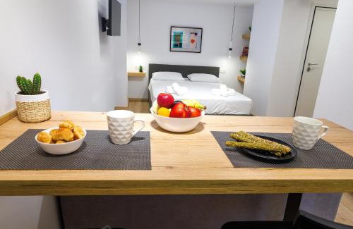 Kastoria Apartment | Red apple