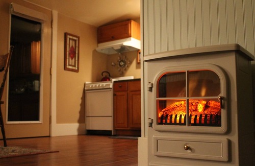 Ferndale Apartment | Red Barn Cottage, A World Away in Historic Victorian Ferndale
