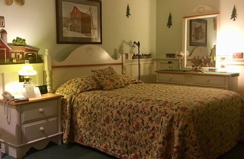 Clarks Summit Bed & Breakfast | Red Barn Village B&B