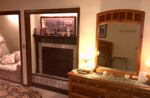 Clarks Summit Bed & Breakfast | Red Barn Village B&B