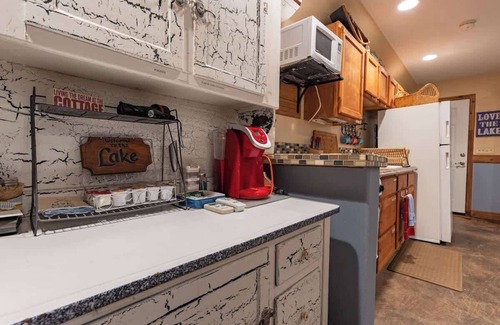 Kingsland Cabin | Red Bird Cabin Studio Retreat