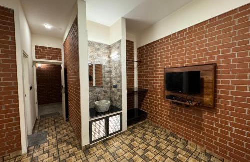 Stuart Hill Hotel | Red Bricks Inn