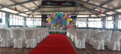 Stuart Hill Hotel | Red Bricks Inn