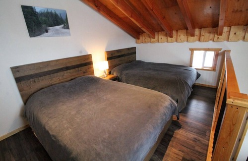 Anahim Lake House | Red Cariboo Resort – Lake View Apartment