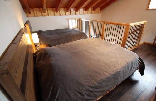 Anahim Lake House | Red Cariboo Resort – Lake View Apartment