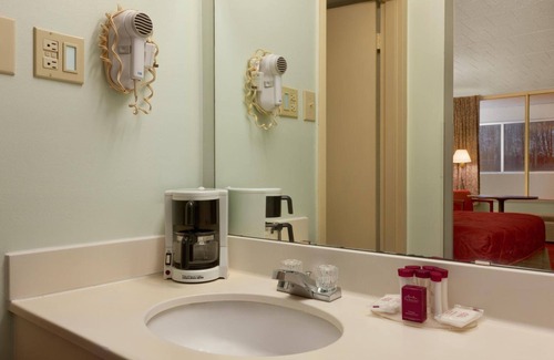 Harleigh Hotel | Red Carpet Inn Hazleton