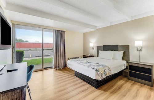 Somerton Hotel | Red Carpet Inn & Suites