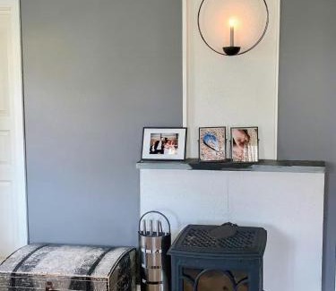 Laukvik House | Red Cottage By The Sea In Laukvika