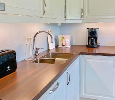 Laukvik House | Red Cottage By The Sea In Laukvika