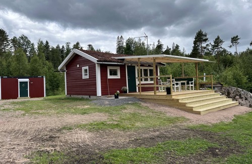 Hultsfred House | Red Cottage with Lakefront Location at Nerbjärken – Peaceful Retreat near Hultsfred | SE05088