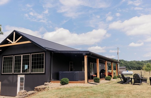 Freeport House | Red Hill Farm's Newly Renovated "Bunkhouse" with Hot tub and Gameroom
