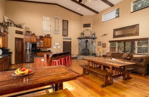 Orderville House | Red Hollow Ranch- Pet Friendly, Walking distance to Slot Canyon, Private