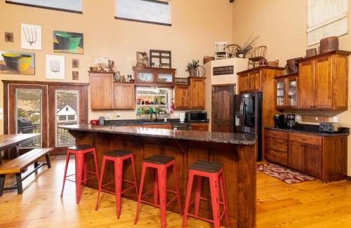 Orderville House | Red Hollow Ranch- Pet Friendly, Walking distance to Slot Canyon, Private