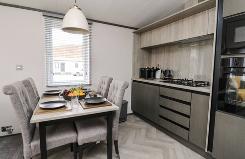 St Fillans Cottage | RED KITE LODGE, pet friendly, character holiday cottage in St Fillans
