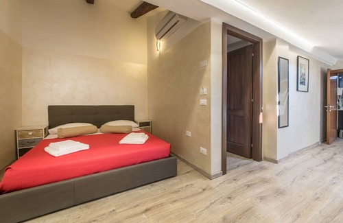 Favaro Veneto House | Red Lion Guest House