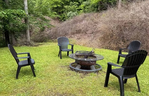 Sassafras House | Red Oak- Charming 3-bedroom Cottage with AC, WiFi in quaint Sassafras/Red Oak.