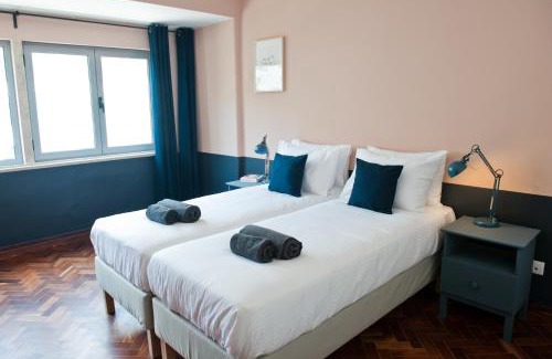 Santo Antonio Apartment | Red, Red Wine in Lisbon by Misha's Place 3B