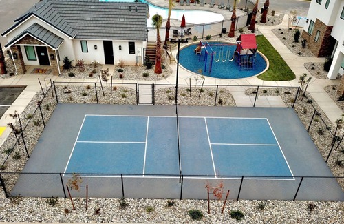 Washington Fields Condo | ⛏️ Red Rock ⛏️ Adventurous Desert Experience | POOL IS OPEN!