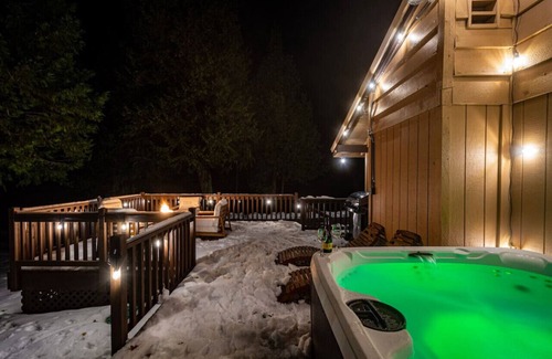 Sugar Pine Cabin | Red Rock Falls Cabin Yosemite 8mi Game Room HotTub