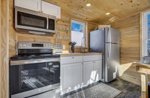 Colorado Springs Cabin | Red Rock Treehouse! Unique in Old Colorado City!