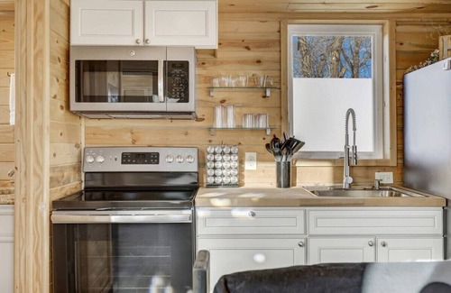 Colorado Springs Cabin | Red Rock Treehouse! Unique in Old Colorado City!
