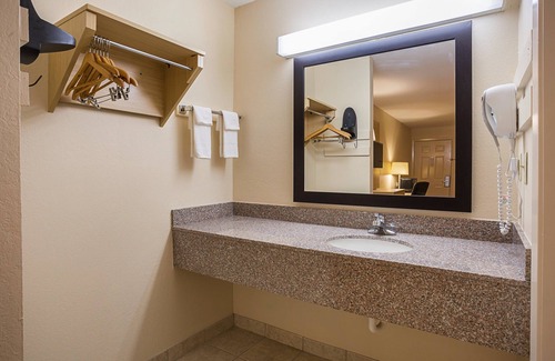 West Memphis Hotel | Red Roof Inn West Memphis, AR