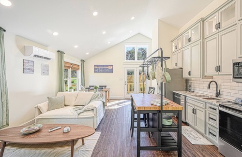 Bumpass Cottage | Red Roof Retreat at Lake Anna, Waterfront w/kayaks, fire pit, grill & large deck