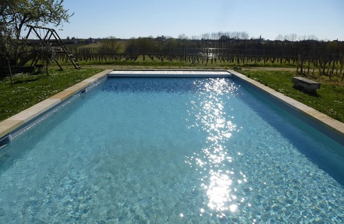 Neac House | Red Room - In the heart of the vineyard - calm, chic, incredible view, all comfort