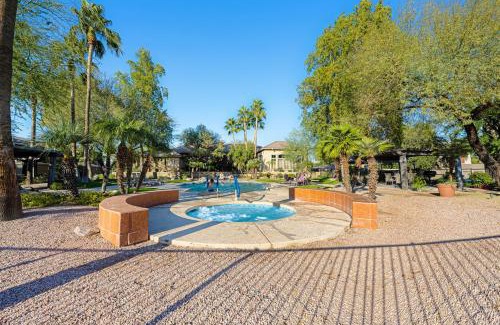 Camelback East Apartment | Red Rox