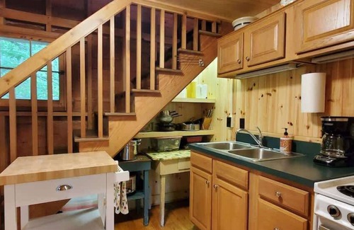 Frankfort Cabin | Red Shutters Rustic Cottage CSA Private Community