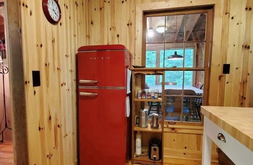 Frankfort Cabin | Red Shutters Rustic Cottage CSA Private Community