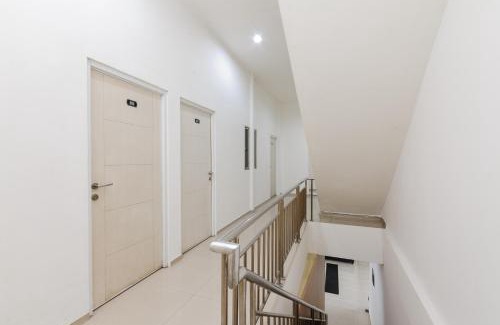 East Jakarta Hotel | RedDoorz at Jatiwaringin near Exit Toll Pondok Gede