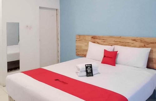 Medan Hotel | RedDoorz @ Jalan Brigjend Katamso Medan 2