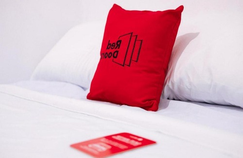 Medan Hotel | RedDoorz @ Jalan Brigjend Katamso Medan 2